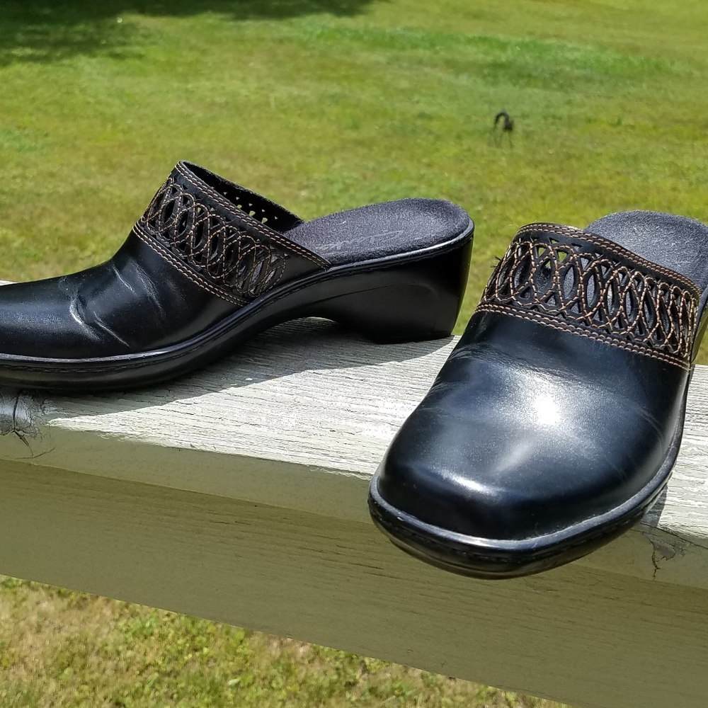 Clarks black leather mules (womens 7.5)